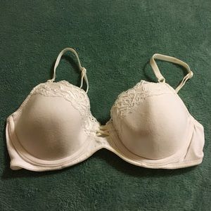 Vassarette white bra. NWOT